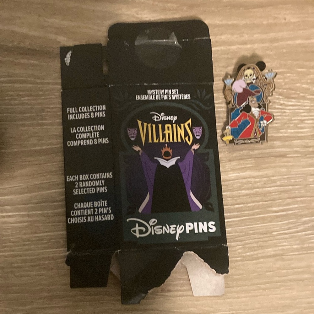 Disney Villains Mystery Pin Set